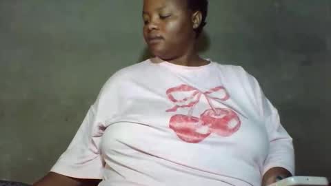 queen2302 online show from 04-28-26, 11:37