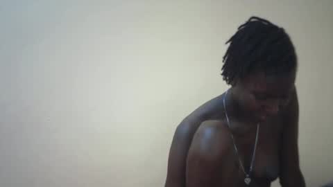 Snapshot of queen_0012 chatting on 03-30-26, 11:33 asher online show from 03-30-26, 11:33