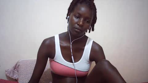 Snapshot of queen_0012 chatting on 07-12-26, 08:05 asher online show from 07-12-26, 08:05