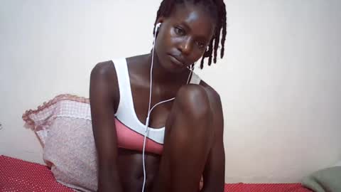 Snapshot of queen_0012 chatting on 07-12-26, 09:06 asher online show from 07-12-26, 09:06