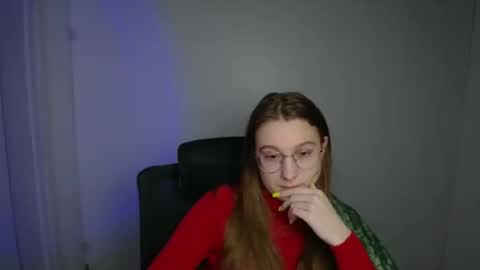 Snapshot of queen_amelie chatting on 02-15-26, 06:32 Amelie online show from 02-15-26, 06:32