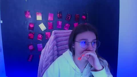 Snapshot of queen_amelie chatting on 02-25-26, 12:37 Amelie online show from 02-25-26, 12:37