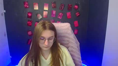 Snapshot of queen_amelie chatting on 03-05-26, 12:45 Amelie online show from 03-05-26, 12:45