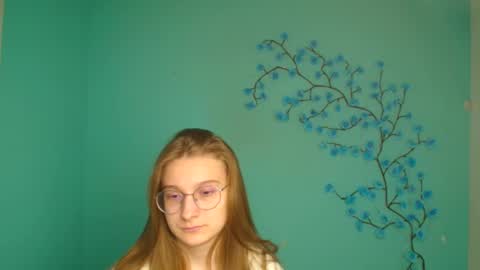 Snapshot of queen_amelie chatting on 03-08-26, 12:09 Amelie online show from 03-08-26, 12:09