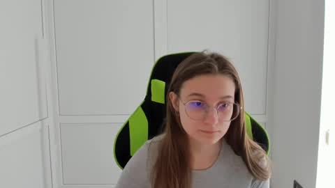 Snapshot of queen_amelie chatting on 03-16-26, 07:45 Amelie online show from 03-16-26, 07:45