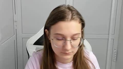 Snapshot of queen_amelie chatting on 03-17-26, 08:06 Amelie online show from 03-17-26, 08:06