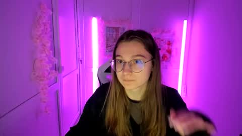 Amelie online show from 05-05-26, 07:16
