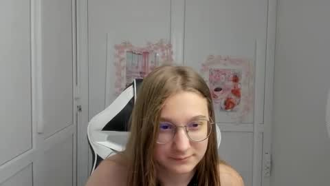 Amelie online show from 06-11-26, 07:39
