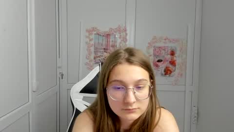 Amelie online show from 06-18-26, 09:14