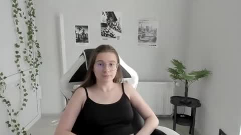 Amelie online show from 06-20-26, 07:55