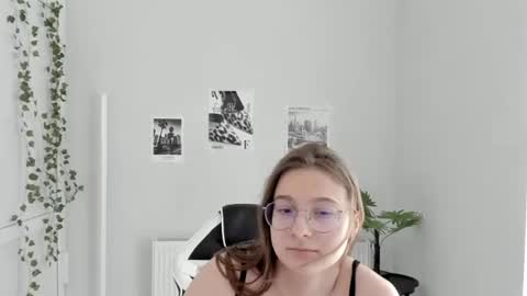 Amelie online show from 06-21-26, 08:06