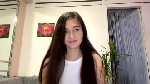 Snapshot of queen_chatur chatting on 01-14-25, 04:50 Viktoria online show from 01-14-25, 04:50