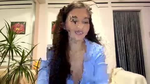 Snapshot of queen_chatur chatting on 02-03-25, 07:00 Viktoria online show from 02-03-25, 07:00