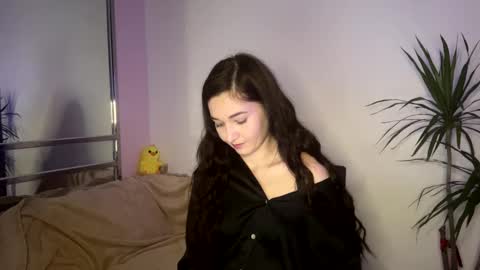Snapshot of queen_chatur chatting on 02-13-25, 04:07 Viktoria online show from 02-13-25, 04:07