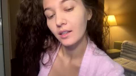 Snapshot of queen_chatur chatting on 10-16-25, 12:17 Viktoria online show from 10-16-25, 12:17