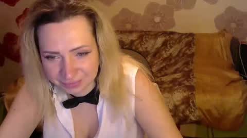 Snapshot of queen_daenerys chatting on 12-15-24, 06:04 Queen Daenerys online show from 12-15-24, 06:04