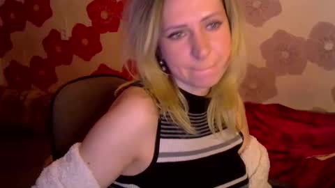 Snapshot of queen_daenerys chatting on 02-13-25, 06:27 Queen Daenerys online show from 02-13-25, 06:27