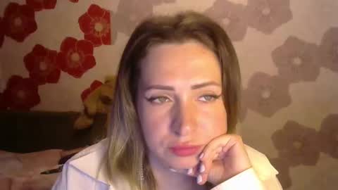 Snapshot of queen_daenerys chatting on 09-15-25, 06:52 Queen Daenerys online show from 09-15-25, 06:52