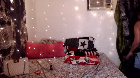 Snapshot of queen_dominatrixx chatting on 03-04-25, 04:20 CASSANDRA online show from 03-04-25, 04:20