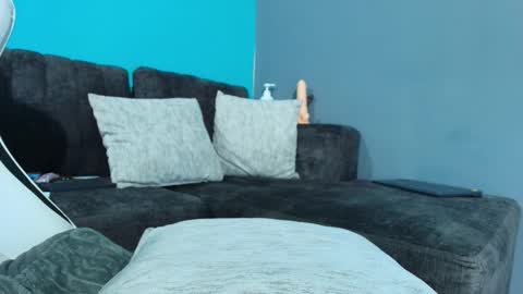 Your Queen Esthefi online show from 10-28-25, 05:26