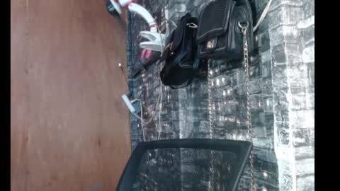 Snapshot of queen_fucker23 chatting on 12-19-25, 05:25 Angel online show from 12-19-25, 05:25