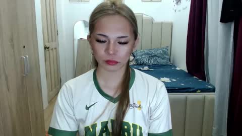 Snapshot of queen_heart0 chatting on 05-07-26, 02:17 shawny online show from 05-07-26, 02:17