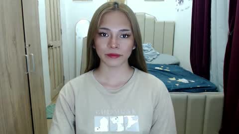 Snapshot of queen_heart0 chatting on 05-18-26, 12:18 shawny online show from 05-18-26, 12:18