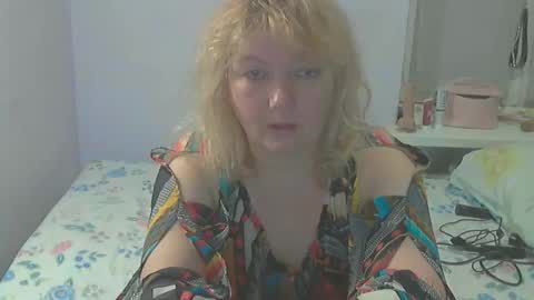 Snapshot of queen_jane8 chatting on 06-01-26, 05:03 queen_jane8 online show from 06-01-26, 05:03