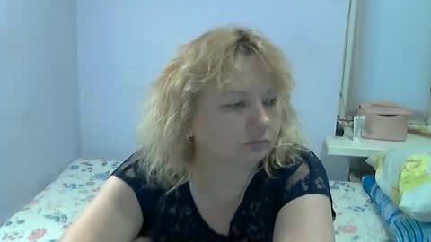 Snapshot of queen_jane8 chatting on 06-08-26, 11:21 queen_jane8 online show from 06-08-26, 11:21