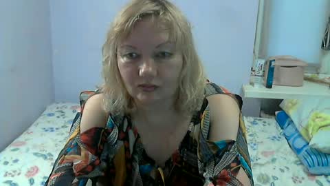 Snapshot of queen_jane8 chatting on 06-12-26, 10:25 queen_jane8 online show from 06-12-26, 10:25