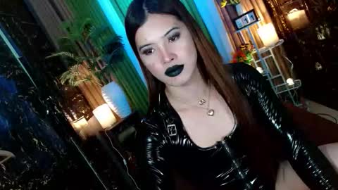 Kendal  online here from 6am-3pm philippine time online show from 10-10-25, 09:25
