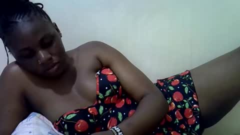Snapshot of queen_leilla chatting on 05-18-26, 06:25 queen_leilla online show from 05-18-26, 06:25
