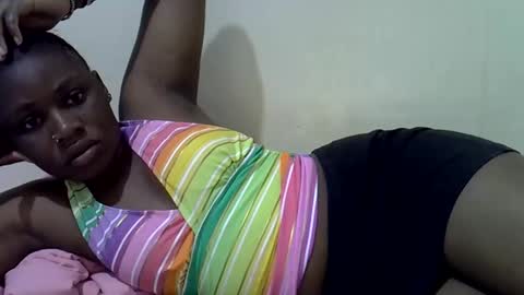 Snapshot of queen_leilla chatting on 05-20-26, 05:46 queen_leilla online show from 05-20-26, 05:46