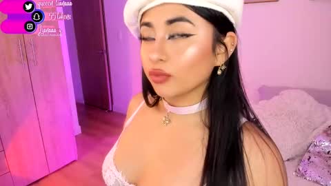 Snapshot of queen_liana chatting on 01-02-25, 10:05 Liana  online show from 01-02-25, 10:05