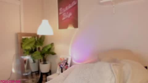 Snapshot of queen_liana chatting on 08-04-26, 07:44 Liana online show from 08-04-26, 07:44