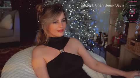 Snapshot of queen_maria chatting on 12-19-25, 11:12 Maria online show from 12-19-25, 11:12