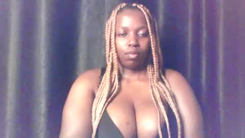 Snapshot of queen_melanine chatting on 05-07-26, 04:29 QUEEN online show from 05-07-26, 04:29