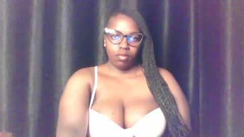Snapshot of queen_melanine chatting on 06-07-26, 03:43 QUEEN online show from 06-07-26, 03:43