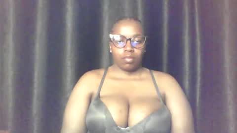 Snapshot of queen_melanine chatting on 06-11-26, 04:21 QUEEN online show from 06-11-26, 04:21