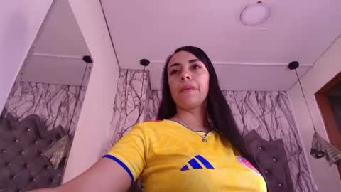 Snapshot of queen_nyxx chatting on 06-18-26, 02:01 QueenNyx online show from 06-18-26, 02:01