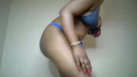 queen_pretty1 online show from 03-12-26, 06:52