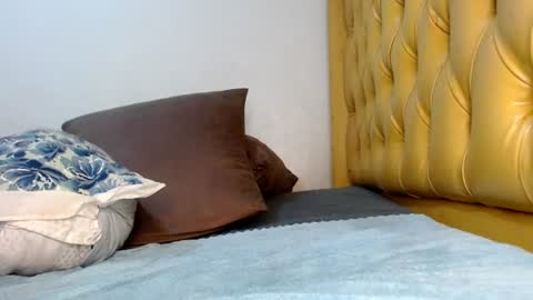 Snapshot of queen_tweakingbae chatting on 07-01-26, 03:08 valdonte online show from 07-01-26, 03:08