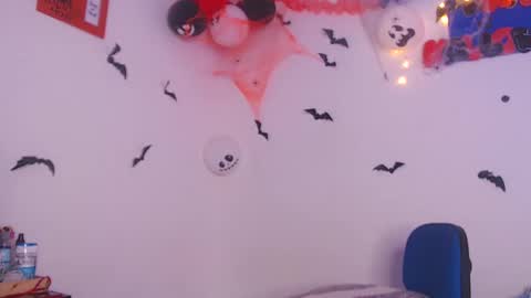 Snapshot of queenalya_ chatting on 10-26-25, 01:22 Ahlya  online show from 10-26-25, 01:22