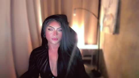 Snapshot of queenarthalia chatting on 01-26-25, 12:54 ARTHA online show from 01-26-25, 12:54