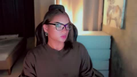 Snapshot of queenarthalia chatting on 11-18-25, 06:34 ARTHA online show from 11-18-25, 06:34