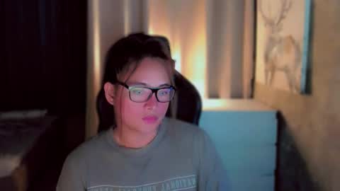 Snapshot of queenarthalia chatting on 11-19-25, 06:57 ARTHA online show from 11-19-25, 06:57