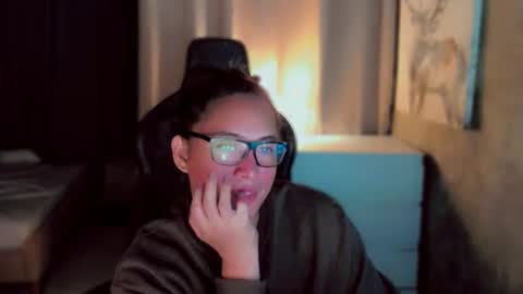 Snapshot of queenarthalia chatting on 11-20-25, 07:57 ARTHA online show from 11-20-25, 07:57