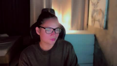 Snapshot of queenarthalia chatting on 11-22-25, 08:57 ARTHA online show from 11-22-25, 08:57