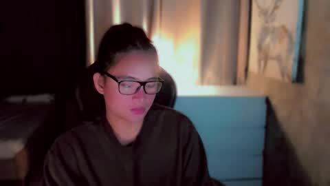 Snapshot of queenarthalia chatting on 11-30-25, 07:56 ARTHA online show from 11-30-25, 07:56