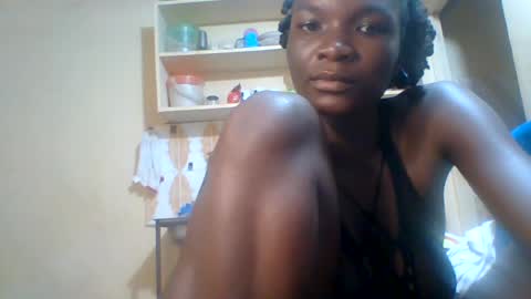 Snapshot of queenate581501024 chatting on 07-15-26, 12:27 queenate581501024 online show from 07-15-26, 12:27